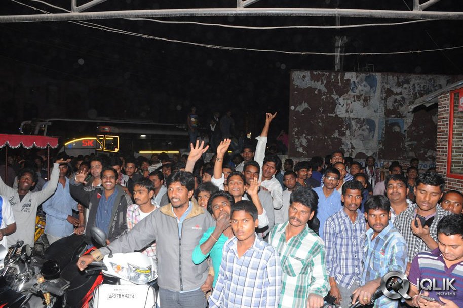 Yevadu-Premiere-Show